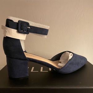 Illude 8 1/2 pointy toe chunky heel ankle strap dress shoe blue faux suede New